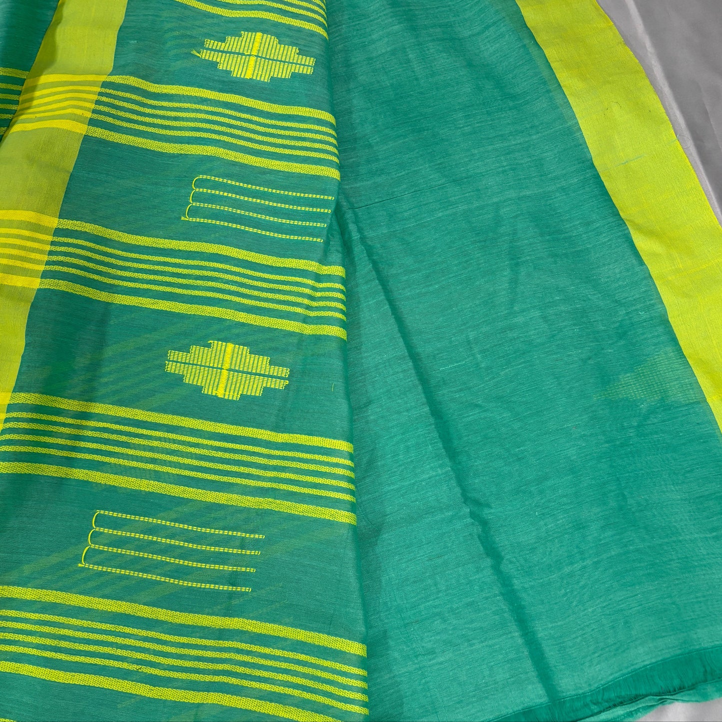Verde Aura Woven Cotton Saree