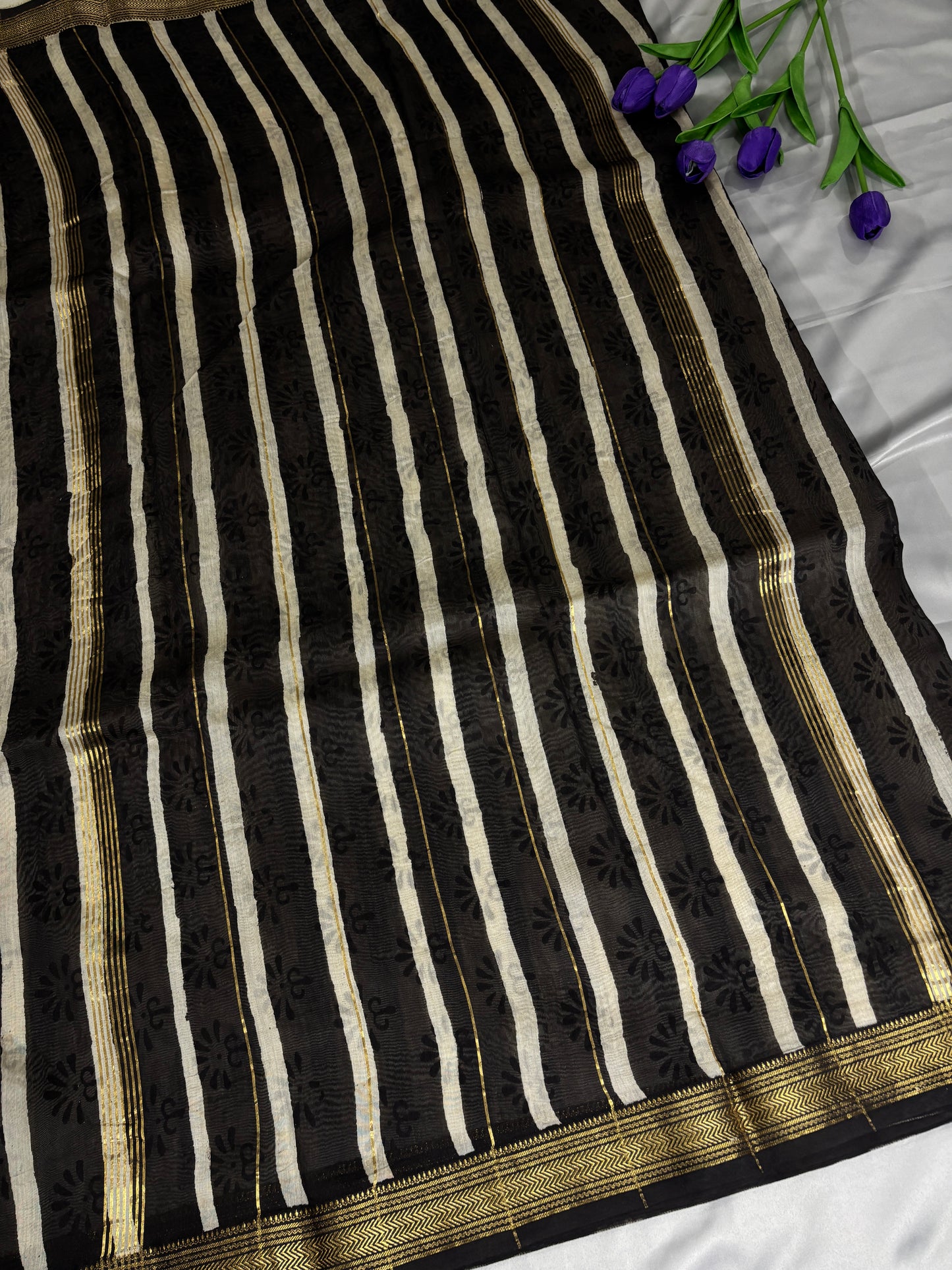 White Cadence Maheswari Silk Saree