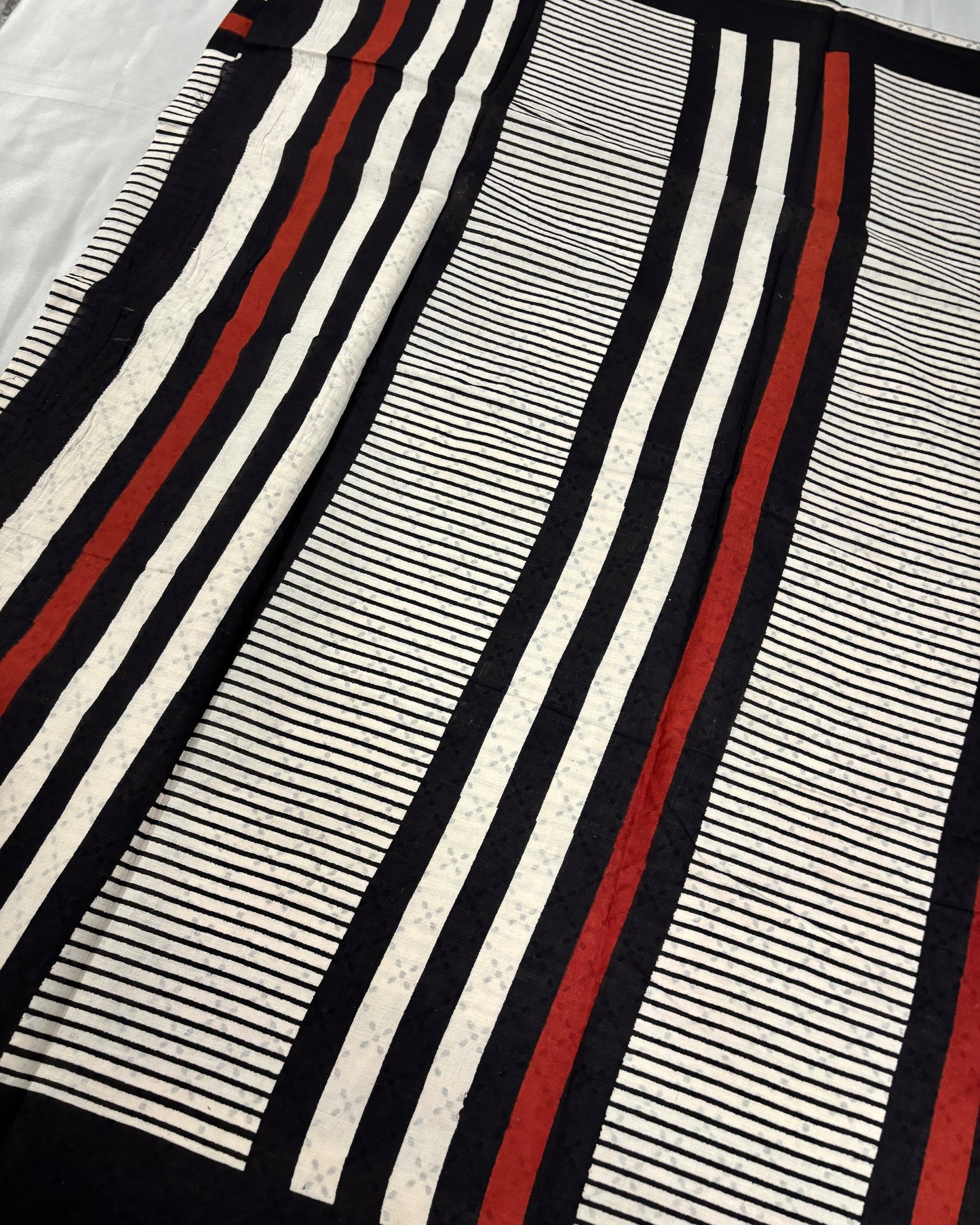 Noir Pop Red Cotton Saree