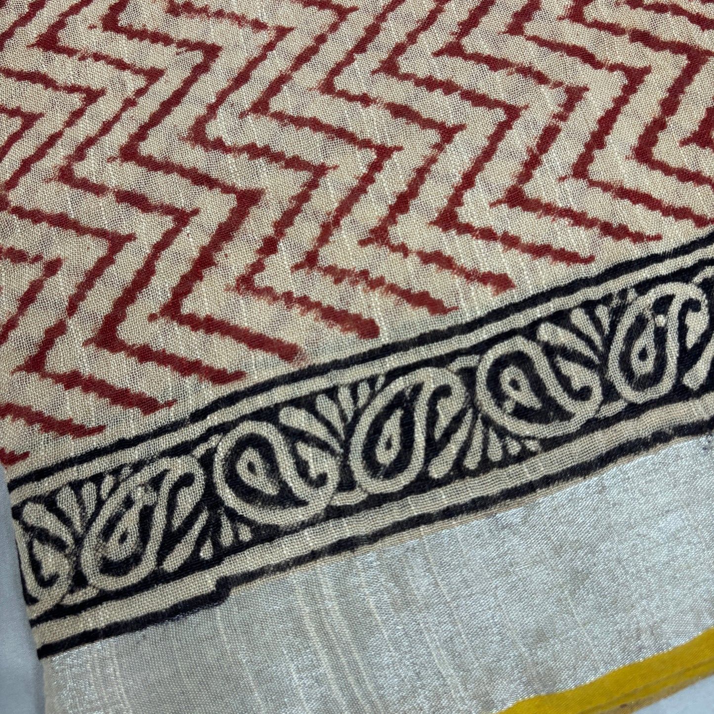 Amber Élan Linen Saree