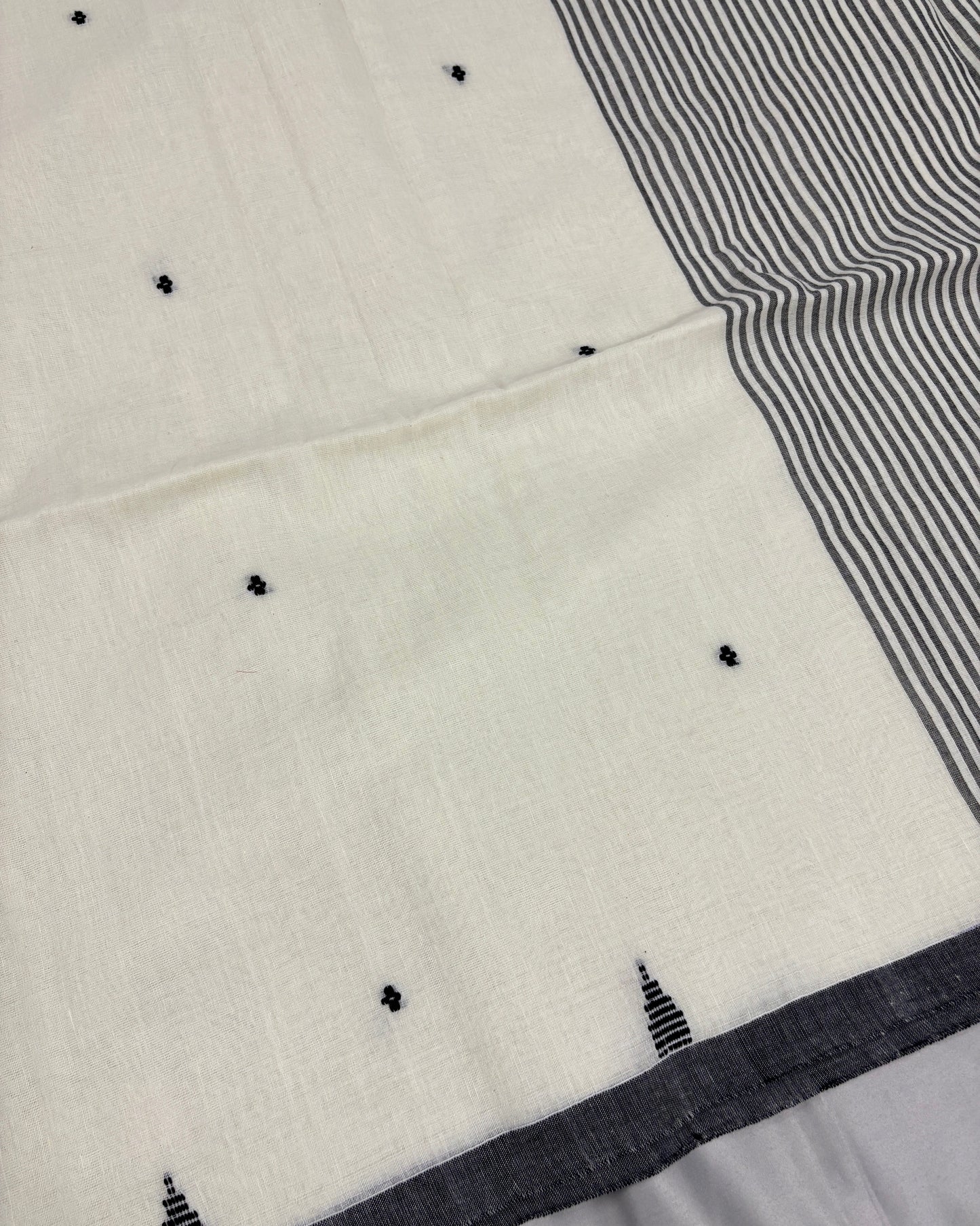 White Reverie Handloom Cotton Saree